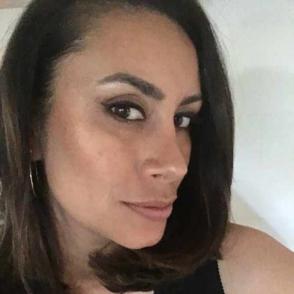 Meet your Posher, Claudia - Picture 1 of 1